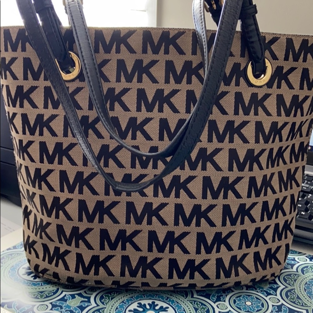 Michael kors hand bag
